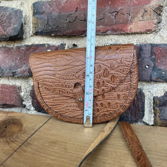 Vintage mini crocodile style leather purse/belt purse - Picture 7 of 11